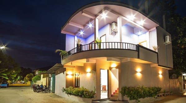 Ukulhas - A quiet island street at night